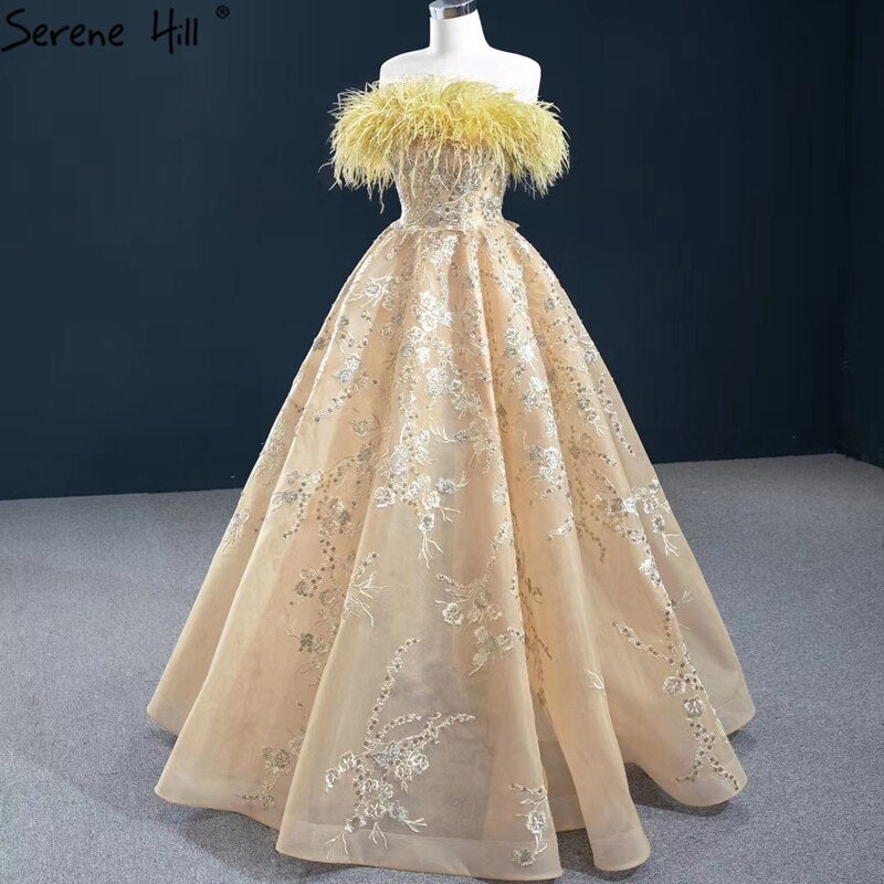 Vestido de noche sexy sin tirantes, corte A, color champán, hombros descubiertos, plumas, brillante, HM67164 