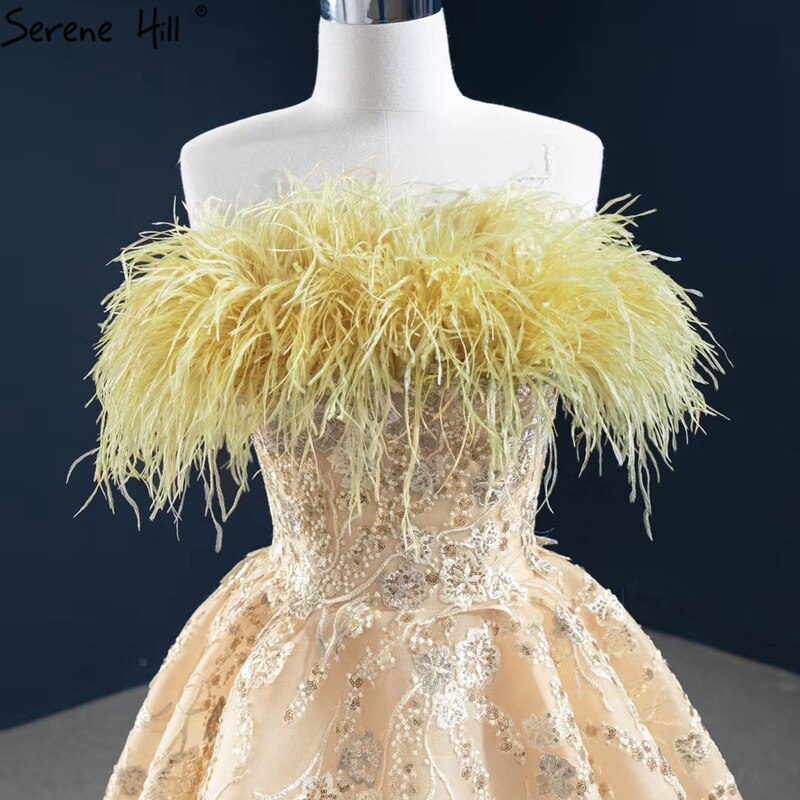 Vestido de noche sexy sin tirantes, corte A, color champán, hombros descubiertos, plumas, brillante, HM67164 