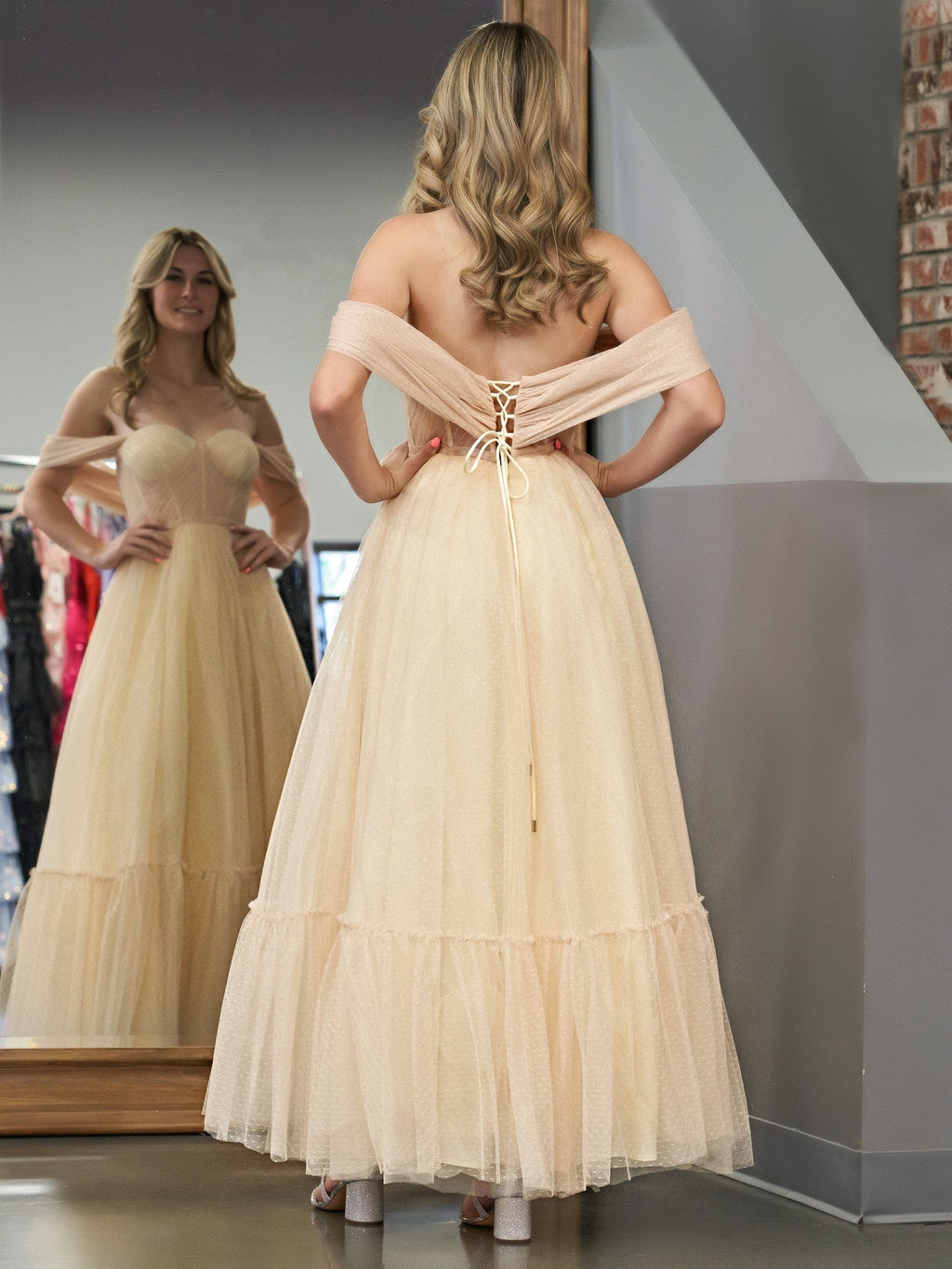 Nova | Champagnerfarbenes, knielanges A-Linien-Ballkleid aus Tüll mit Herzausschnitt