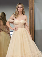 Nova | Champagnerfarbenes, knielanges A-Linien-Ballkleid aus Tüll mit Herzausschnitt
