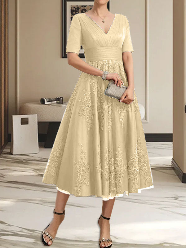 Vestido de madre de la novia de tul con encaje, escote en V y corte A hasta la rodilla con pliegues