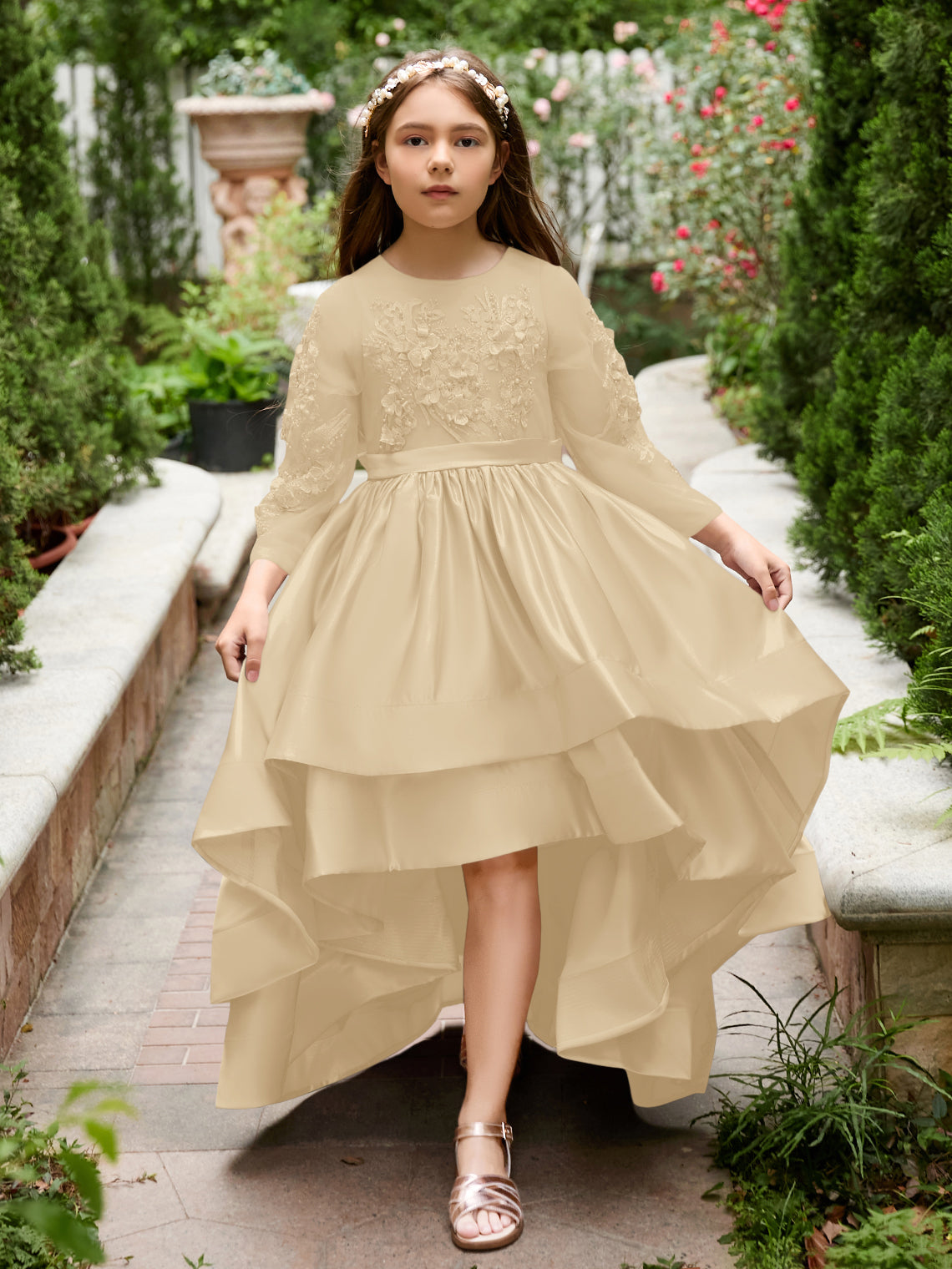 Asymmetrisches Blumenmädchenkleid aus Satin in A-Linie 