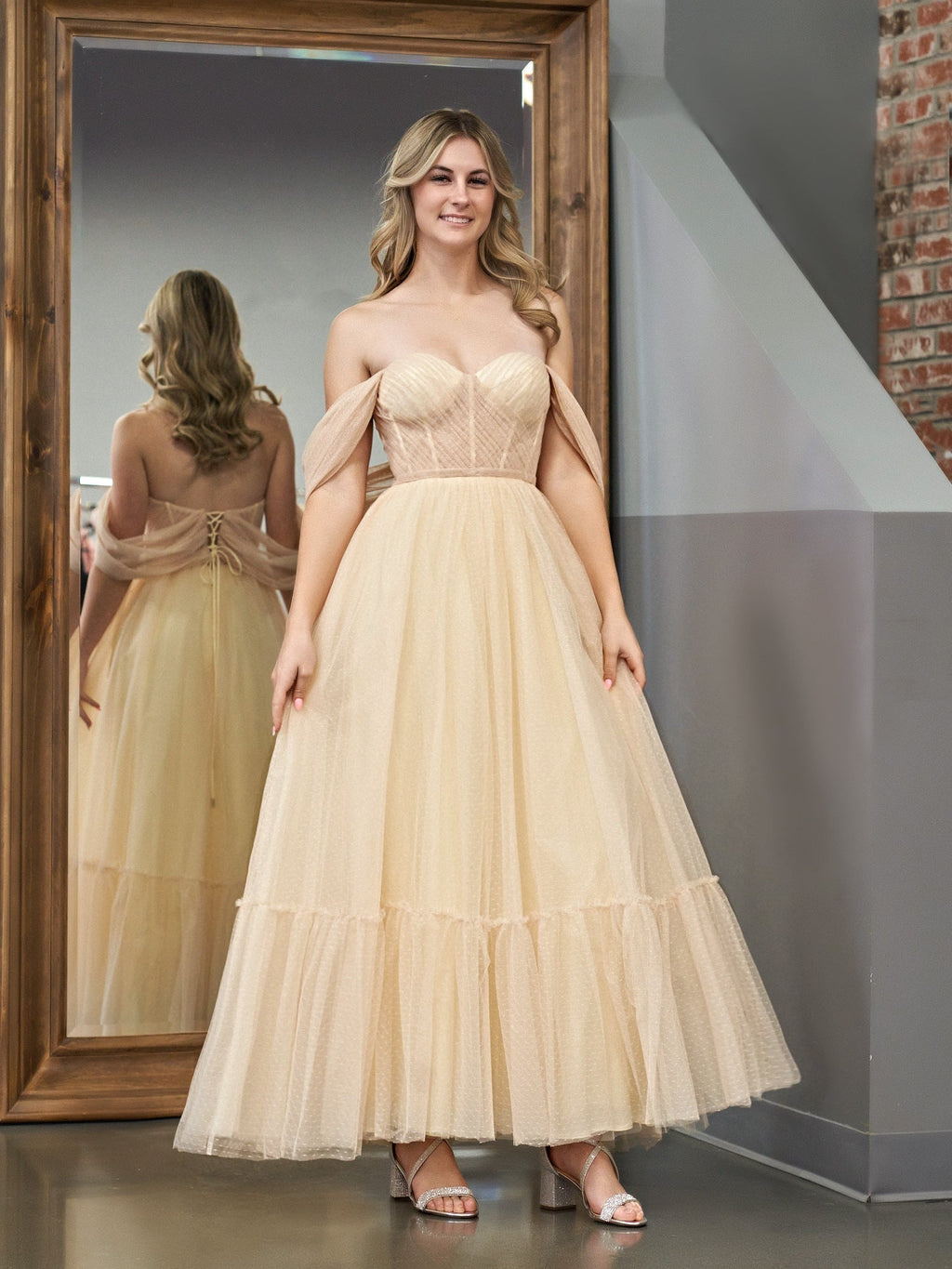 Nova | Champagnerfarbenes, knielanges A-Linien-Ballkleid aus Tüll mit Herzausschnitt