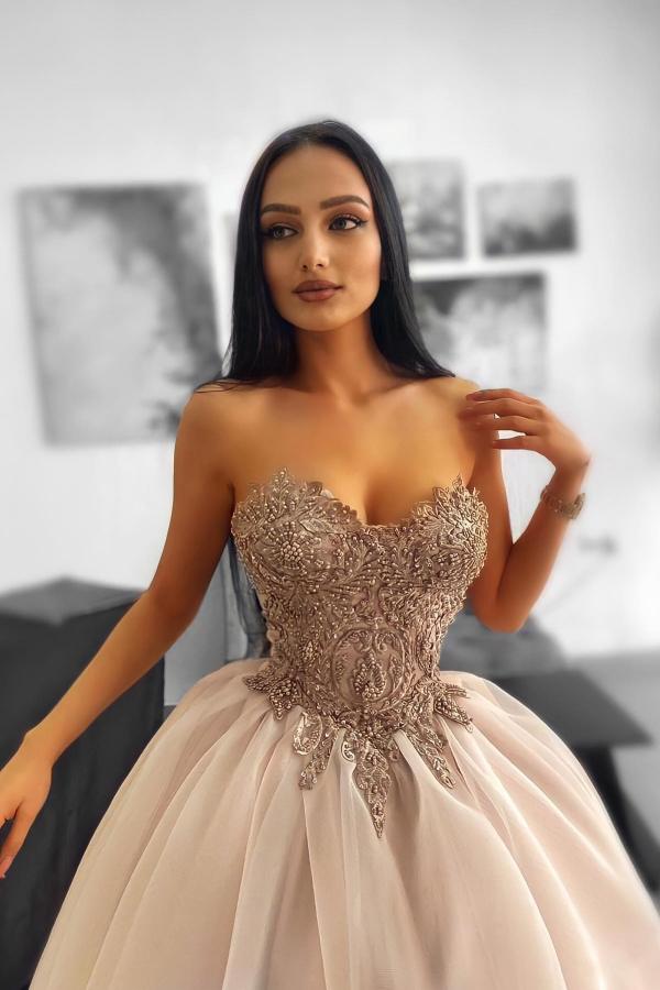 Hermosos vestidos de fiesta de tul sin tirantes, corte en A y escote corazón hasta el suelo