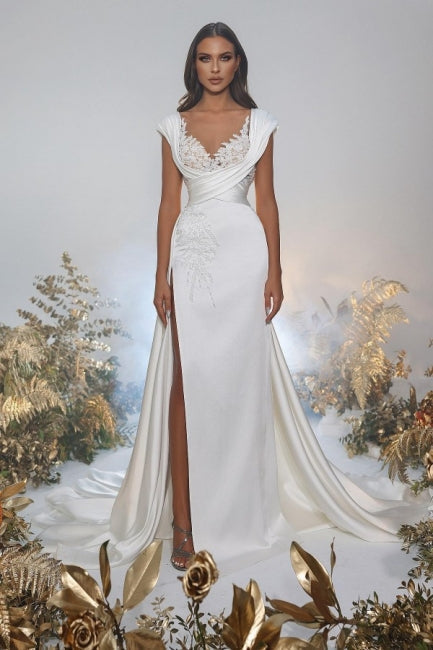 Charmantes A-Linien-Ballkleid mit Herzausschnitt, Applikationen, bodenlangen Flügelärmeln, Schlitz vorne und Rüschen