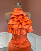 Vestido de fiesta encantador de sirena con cuello alto, volantes y abertura