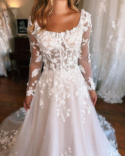 Vestido de novia encantador de corte A largo con apliques, mangas largas y cola