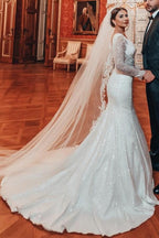 Charmantes langes A-Linien-Brautkleid mit Spitze, Pailletten und Perlenbesatz und langen Ärmeln und abnehmbarer Schleppe