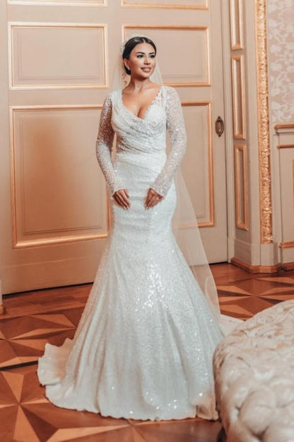 Encantador vestido de novia largo de corte A con encaje, lentejuelas y cuentas, mangas largas y cola desmontable.