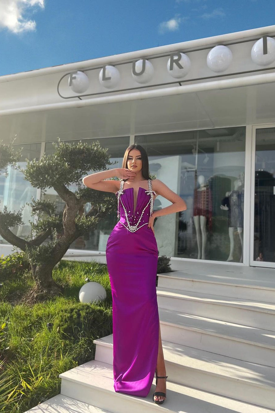 Vestido de fiesta encantador con tirantes largos de sirena, largo hasta el suelo, con pedrería y abertura