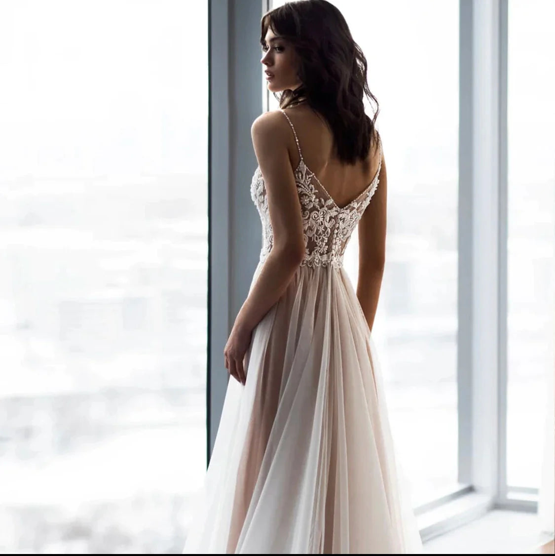 Charming Spaghetti Straps V Neck Wedding Dresses Lace Appliques Backless Tulle A Line Bridal Gowns Sweep Train Robe De Mariée-payinti