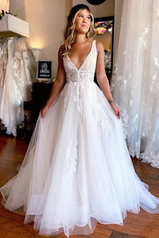 Encantadores vestidos de novia playeros de tul con escote en V y apliques WD670