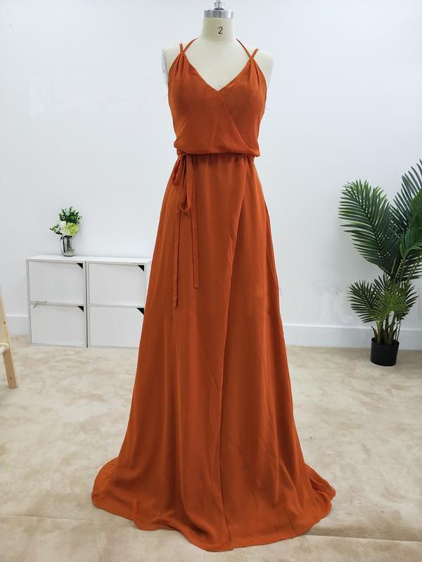 Vestidos de dama de honor con corte A, tirantes finos y abertura BD083