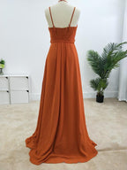 Vestidos de dama de honor con corte A, tirantes finos y abertura BD083