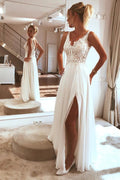 Vestido de novia playero con tirantes finos, apliques de encaje y abertura WD629