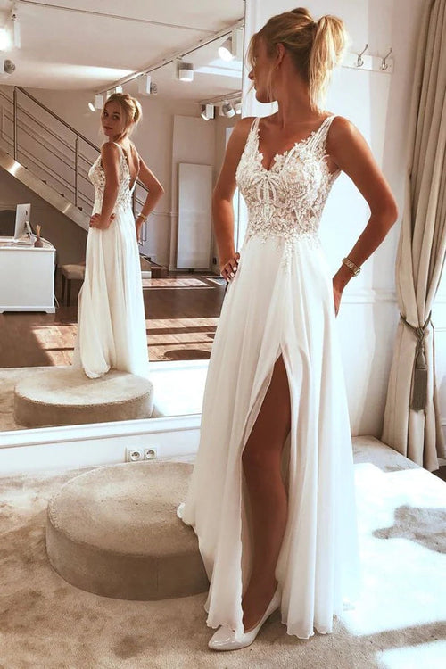 Vestido de novia playero con tirantes finos, apliques de encaje y abertura WD629
