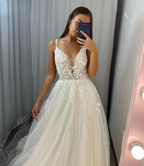 Vestido de novia elegante largo color marfil con escote en V, de tul, sin mangas y encaje