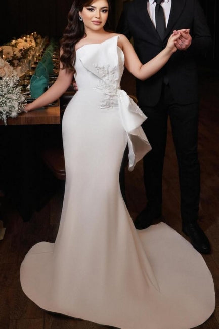 Schickes langes Meerjungfrau-Brautkleid aus schlichtem Satin mit Spitze