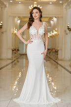 Elegante vestido de novia de sirena con escote en V, apliques de encaje blanco y perlas