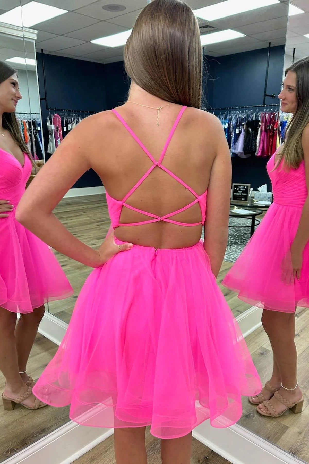 Vestido de fiesta de tul con tirantes cruzados en rosa intenso, corte A, PD487