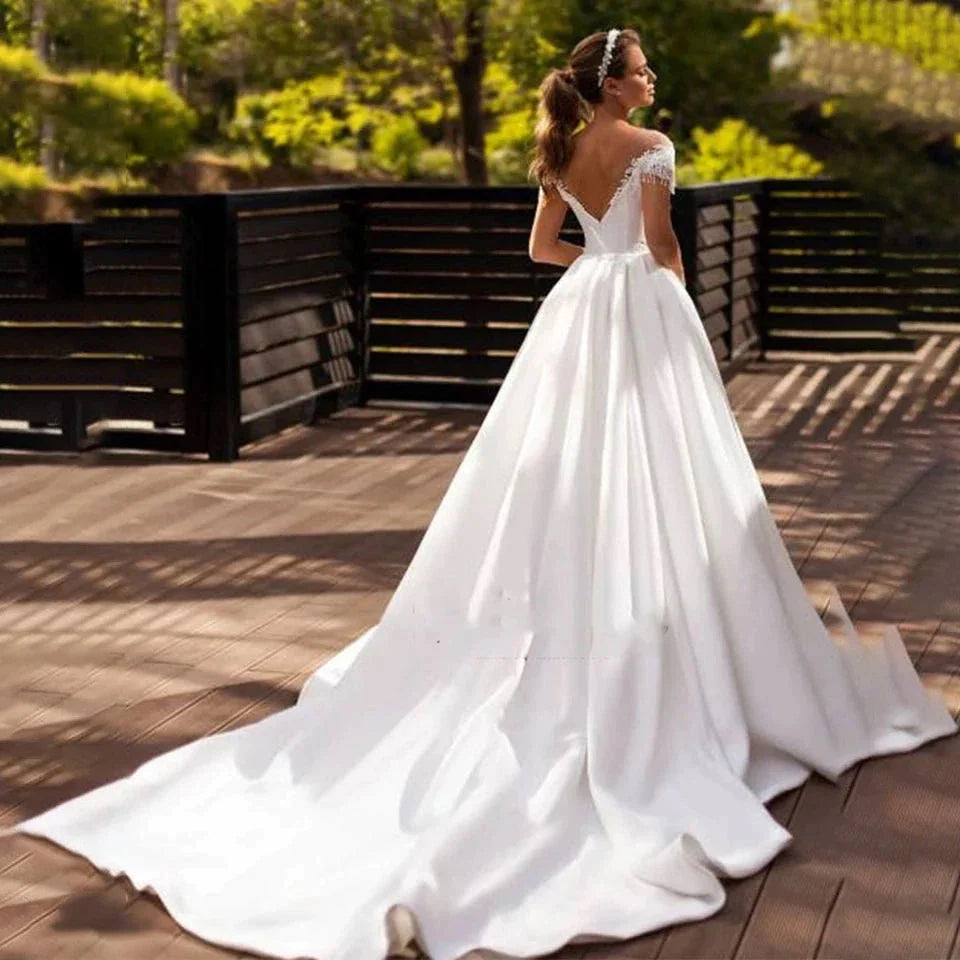 Custom Made Princess Wedding Dress A Line Beaded Lace Appliques Bride Dresses Illusion Back Party Dress Long Train Wedding Gowns-payinti