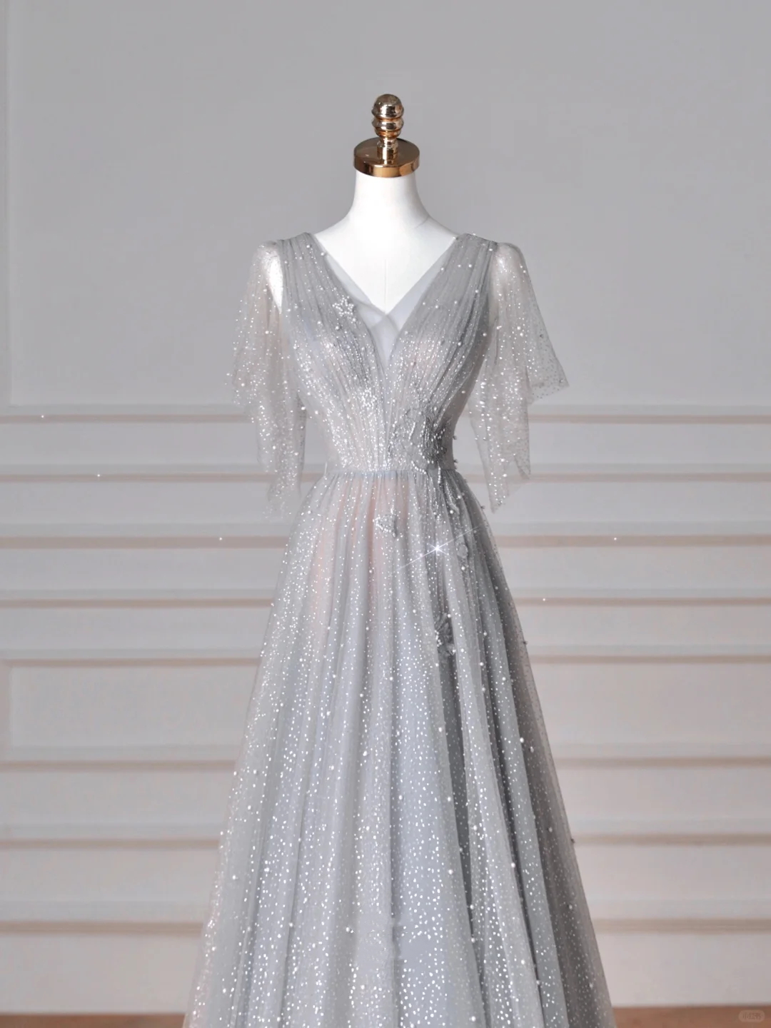 Glitzerndes graues Tüll-Pailletten-A-Linien-Ballkleid, sexy V-Ausschnitt, Abendkleid Y8638