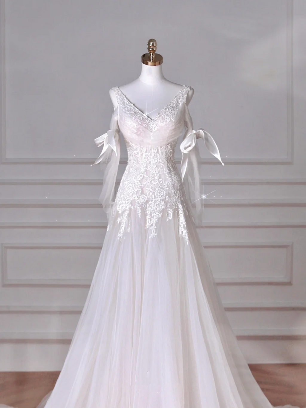 Fee Weiß V-Ausschnitt Tüll Spitze Applikationen Meerjungfrau Abendkleid, Langes Hochzeitskleid Y8636