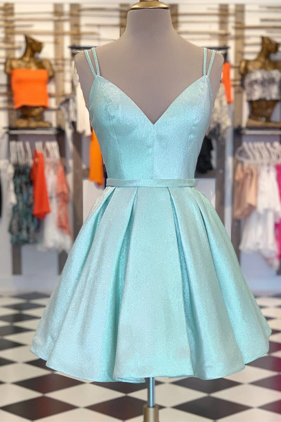 Vestidos de fiesta cortos elegantes con tirantes finos y corte A