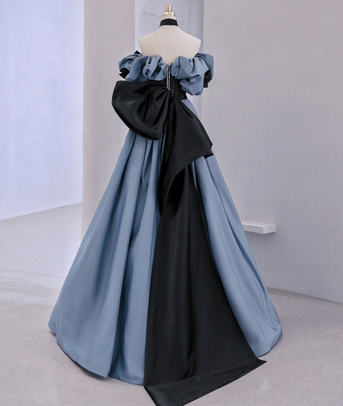 Schulterfreies langes Ballkleid aus Satinspitze, blaues Abendkleid Y2619