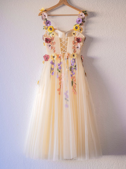 Vestidos de fiesta de tul con flores 3D y longitud hasta la rodilla