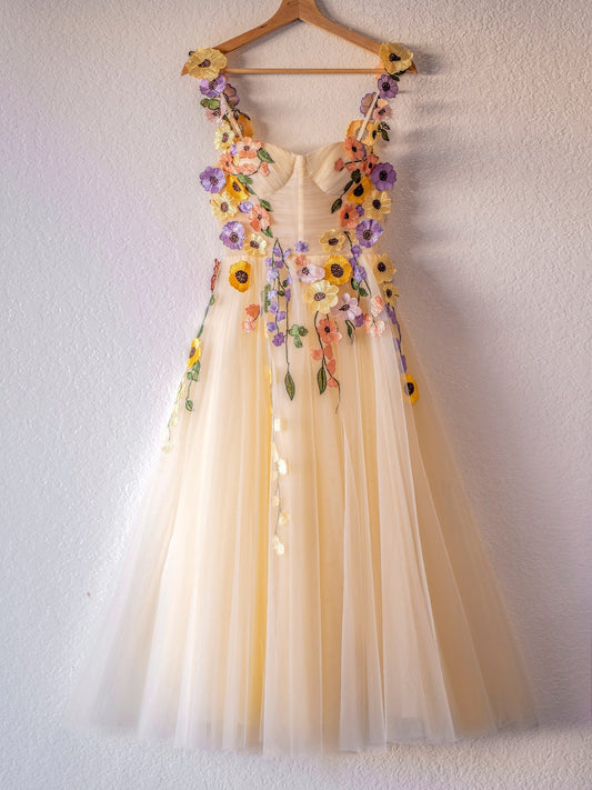 Vestidos de fiesta de tul con flores 3D y longitud hasta la rodilla