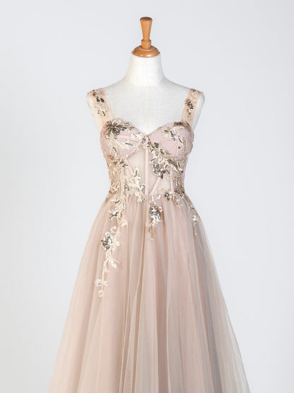 Bodenlanges Ballkleid mit Korsettspitze und Tüllapplikation