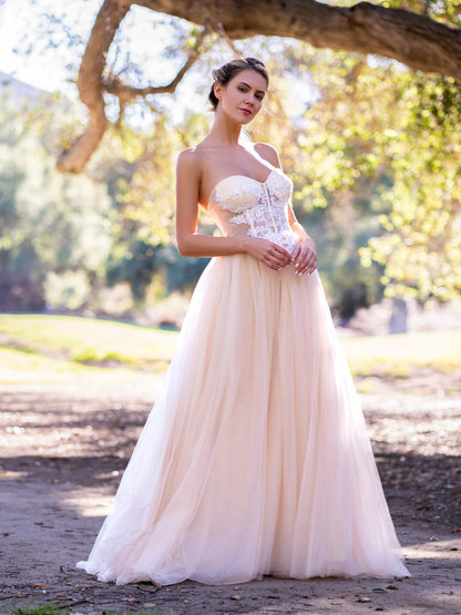 Vestido de tul largo hasta el suelo con apliques de corsé