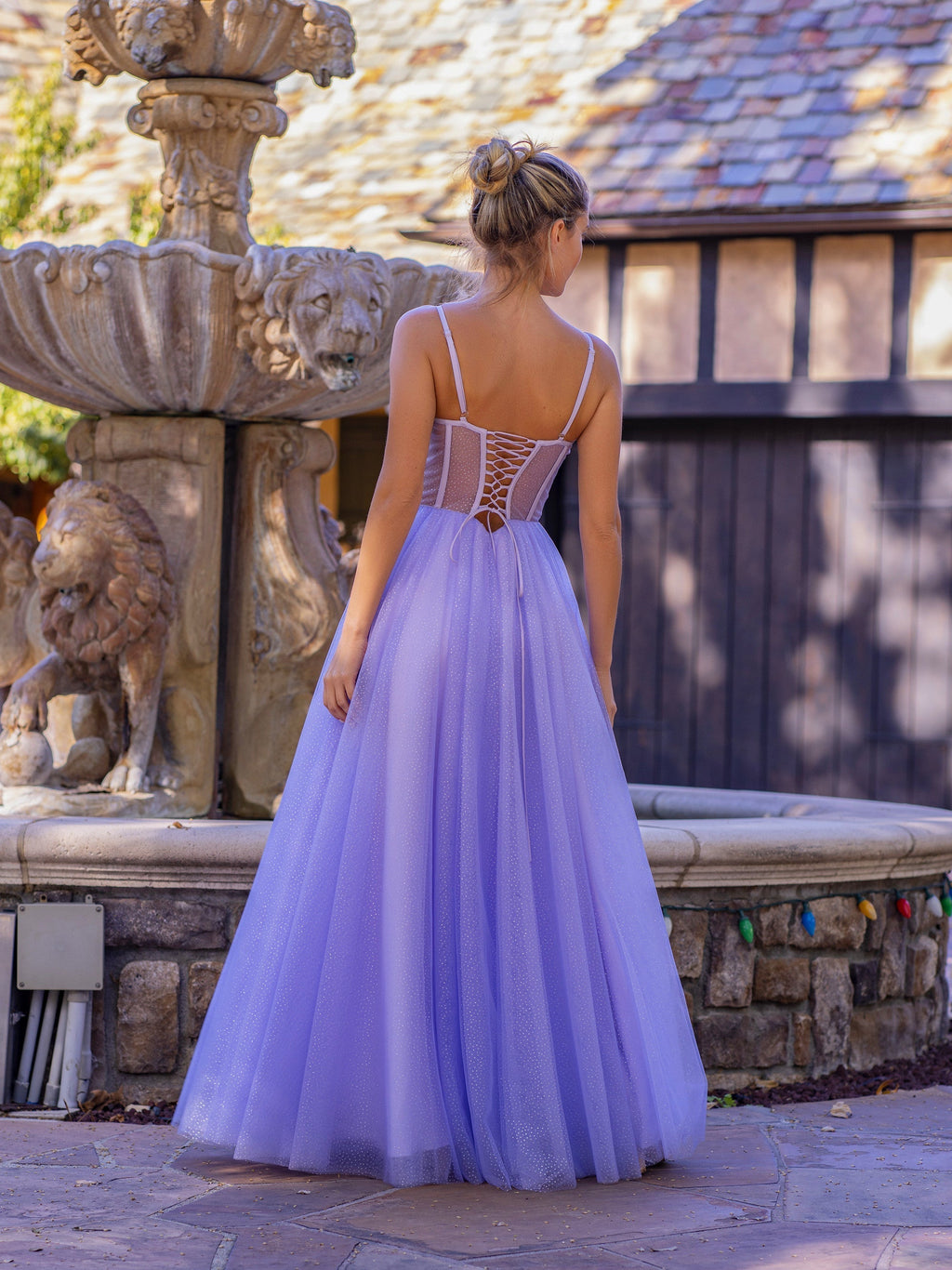 Vestido de fiesta de tul con tirantes finos, corsé y largo hasta el suelo