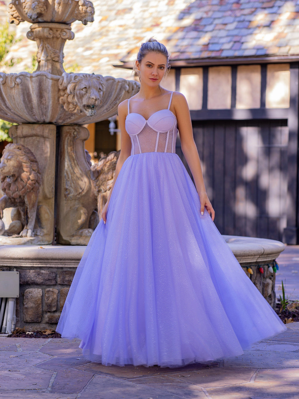 Vestido de fiesta de tul con tirantes finos, corsé y largo hasta el suelo