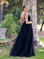 Vestido de fiesta de tul con escote en V profundo y cola larga