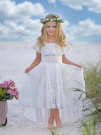 Vestido de vacaciones con falda irregular de encaje blanco