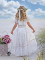 Vestido de vacaciones con falda irregular de encaje blanco