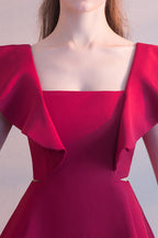 Elegantes vestidos de fiesta cortos sin mangas color burdeos con cuello cuadrado