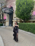 Charmantes schwarzes trägerloses Etui-Ballkleid mit Schlitz Schwarzes Abendkleid Y6385