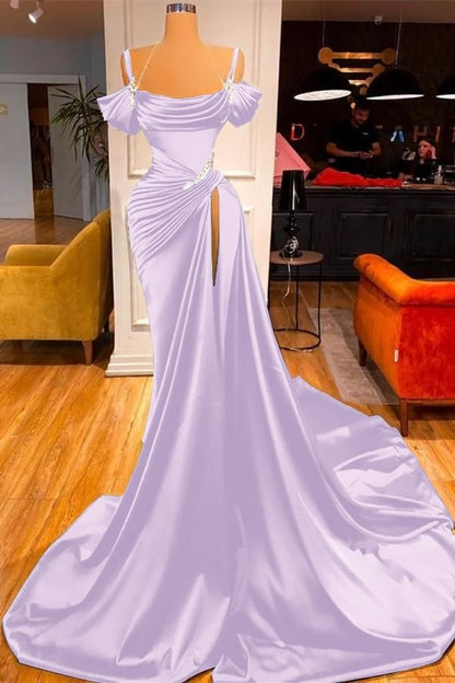 Vestido de fiesta largo verde oscuro de corte sirena con hombros descubiertos y abertura