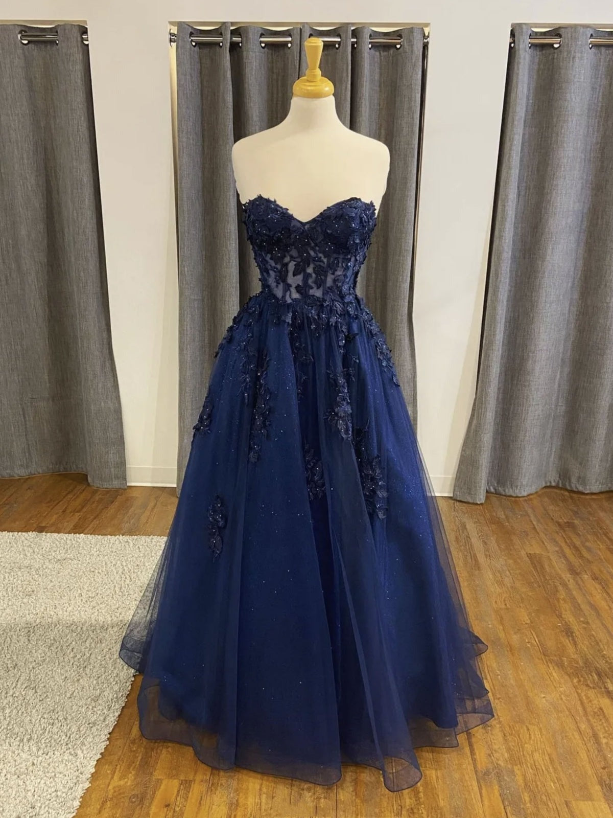Vestidos de fiesta formales de tul con encaje, corte A, espalda descubierta, color azul marino oscuro