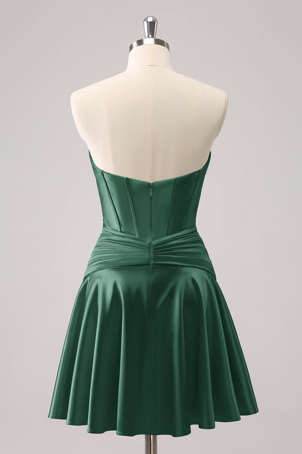 Hermoso vestido de fiesta fucsia con escote en forma de A, corsé cruzado y volantes