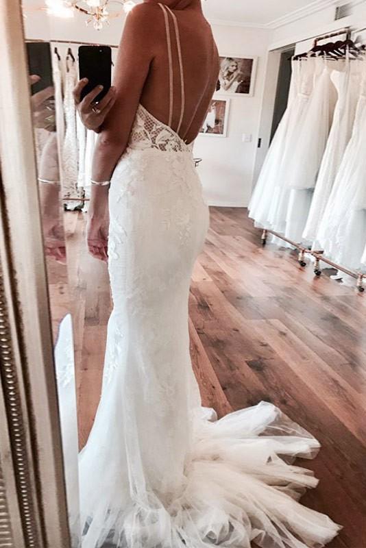 Vestido de novia de encaje color marfil, sirena, escote en V profundo y espalda descubierta WD606