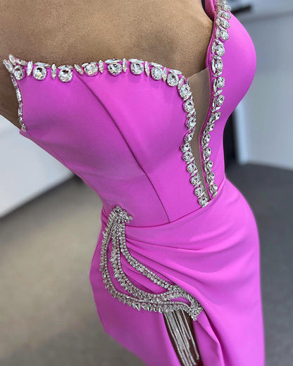 Designer-Ballkleid mit trägerlosem, ärmellosem Tüll und Satin mit Strasssteinen und Schlitz vorne