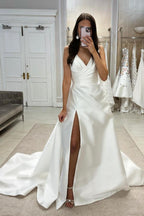 Vestido de novia de diseño largo en A con escote en V, sencillo, de satén, sin mangas y con abertura