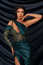 Vestido de fiesta de encaje de manga larga con un hombro al descubierto y corte sirena de diseñador