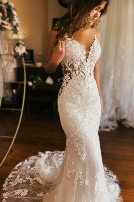 Vestido de novia de diseño con escote en V, espalda descubierta y tirantes finos de sirena larga