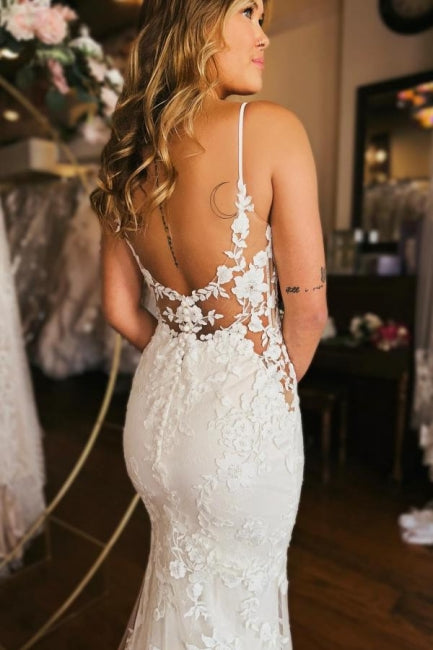 Vestido de novia de diseño con escote en V, espalda descubierta y tirantes finos de sirena larga