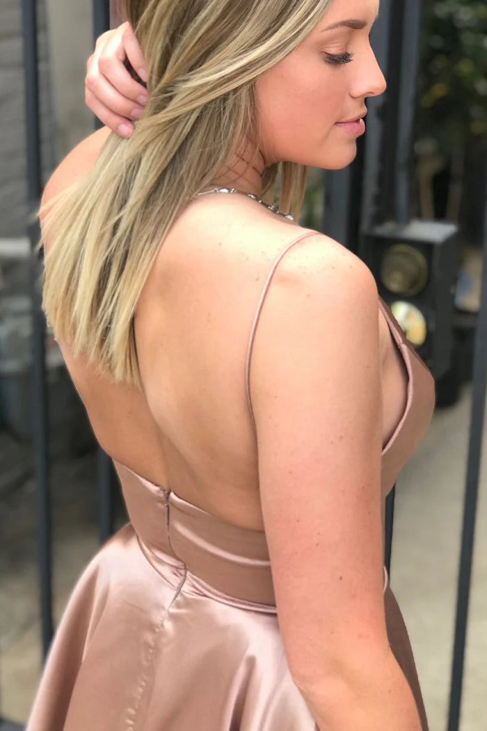 Vestidos de fiesta de diseñador de corte A, cortos, con tirantes finos, sin mangas, volantes, satén y espalda abierta